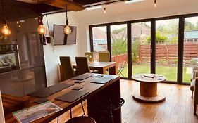 Lovely Semi-Beach 2X Pubs -5 Min Walk-Pets Welcome-Parking-Garden