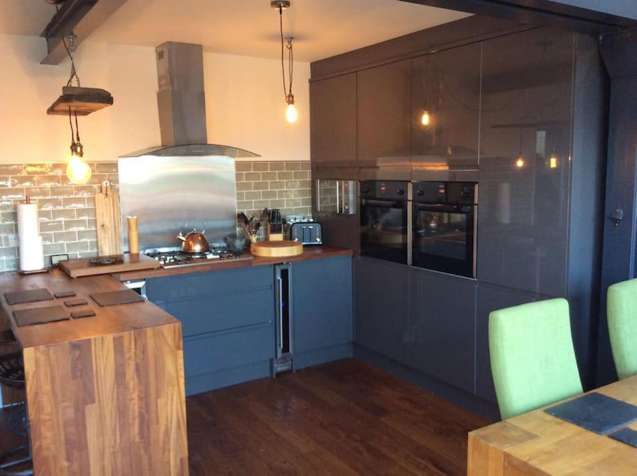 Lovely Semi-Beach 2X Pubs -5 Min Walk-Pets Welcome-Parking-Garden Scalby  Exterior photo